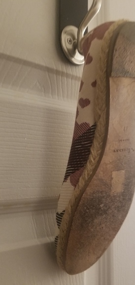 Authentic Burberry flat shoes in used condition. - Picture 3 of 8